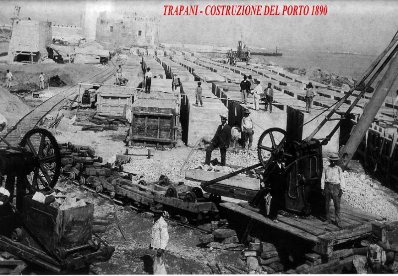 Vecchia Trapani 242 - Trapani - Costruzione del porto anno 1890.jpg